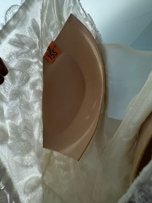 Suknia ślubna na ramiączkach