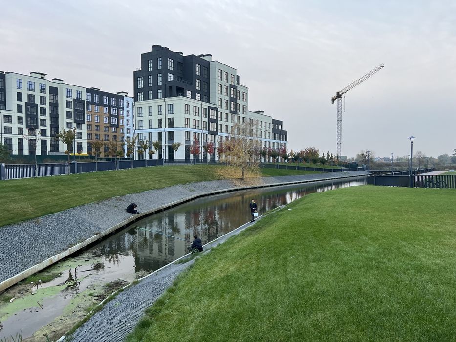 По земел уч 23сот в самом селе Погребы возле самого города Киева