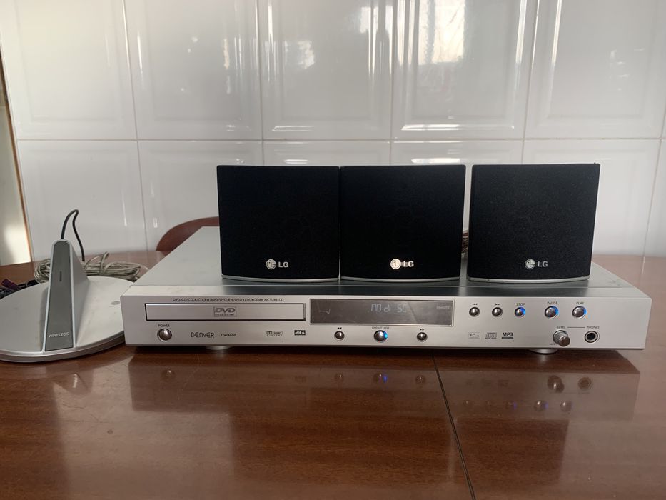 Leitor de CD Denver/três colunas LG