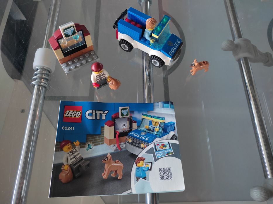 LEGO City Oddział policyjny z psem 60241