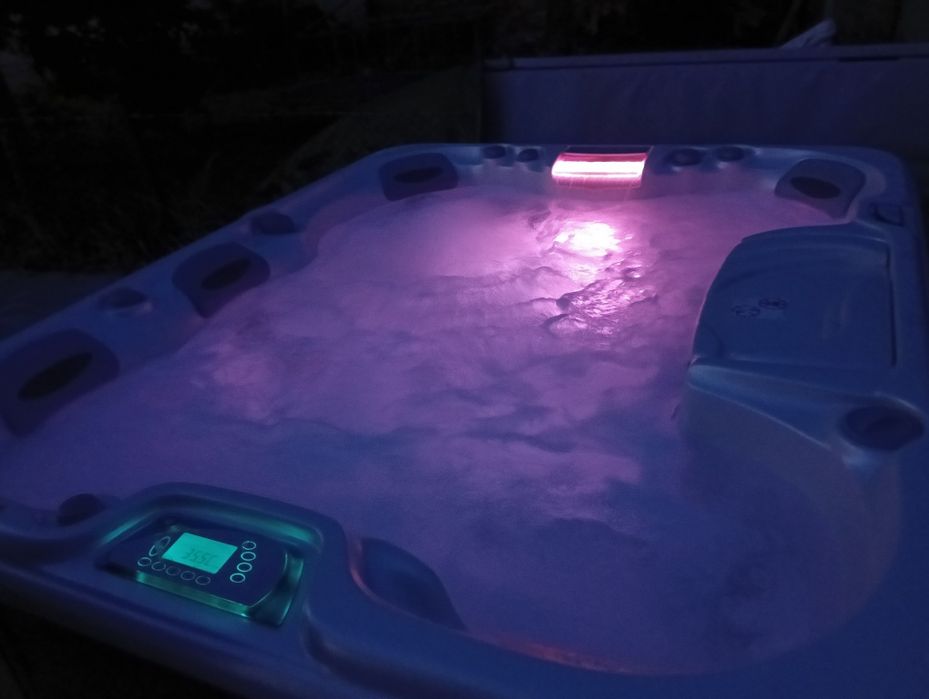 Jacuzzi ogrodowe Sundance Spas model MARIN