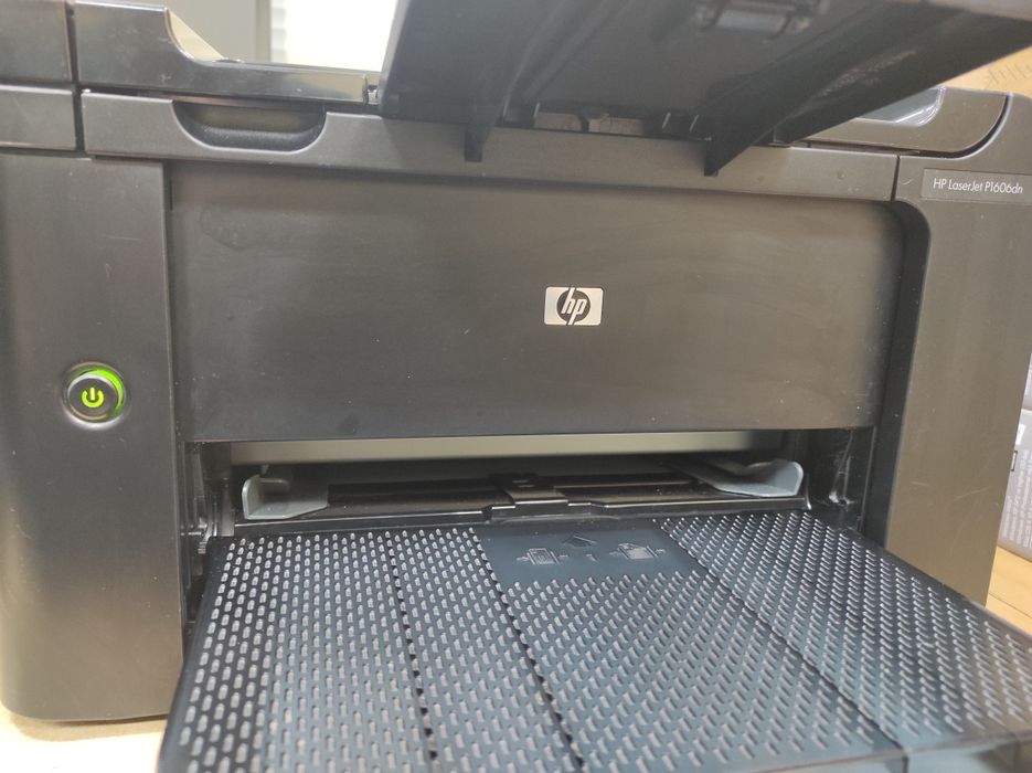 Лазерный принтер HP LaserJet Pro P1606dn с новым картридж HP