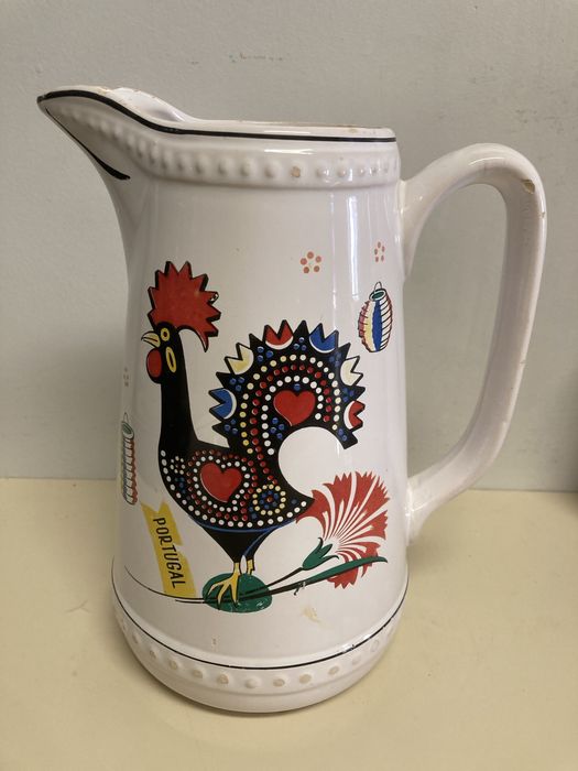 Prato e caneca em louça.