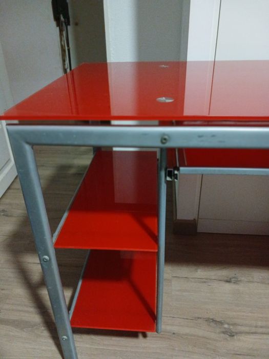 Secretária de vidro com oferta de cadeira