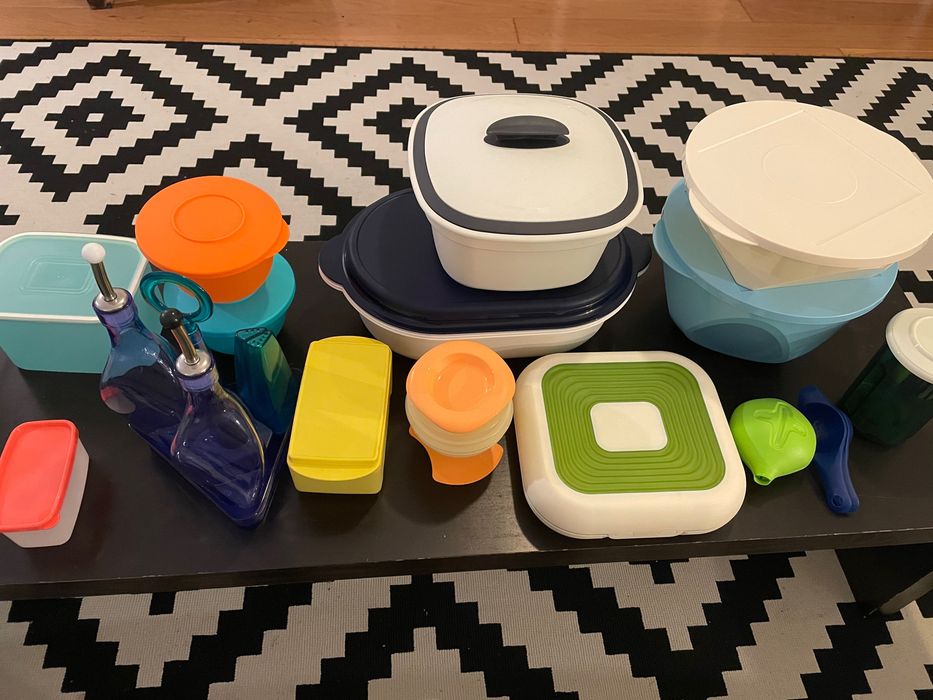 Vendo galheteiro e utensílios da Tupperware nunca usados