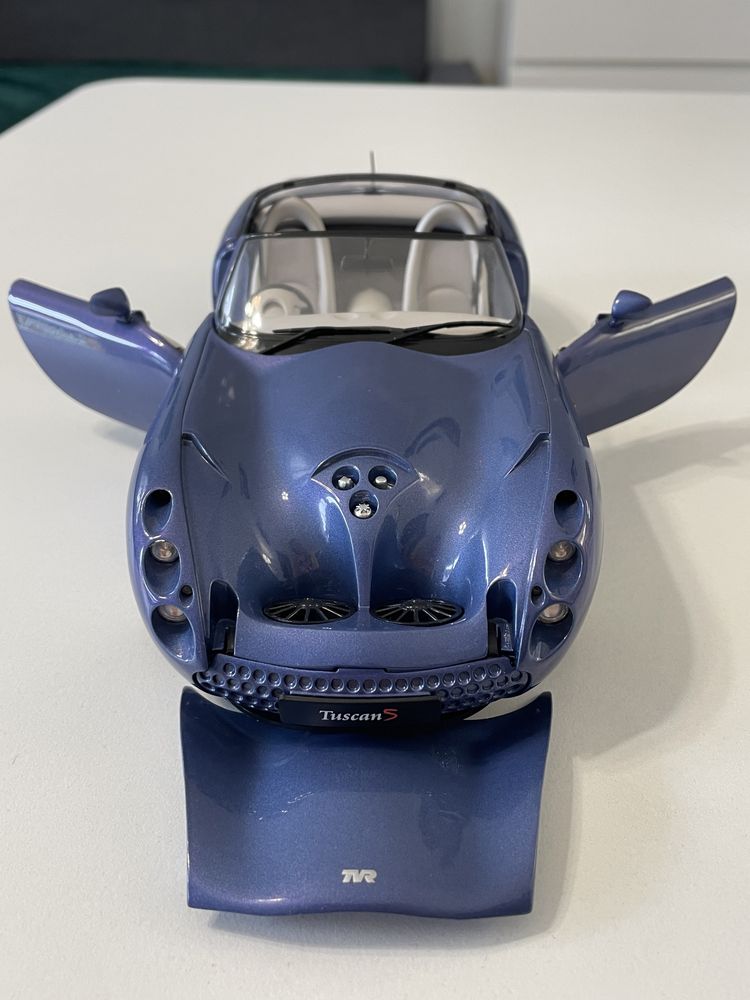 自動車 Revell TVR Tuscan S 1:18 1:18 2003 TVR Tuscan S