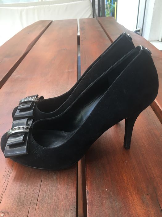 Szpilki Guess czarne skóra zamsz rozmiar 40