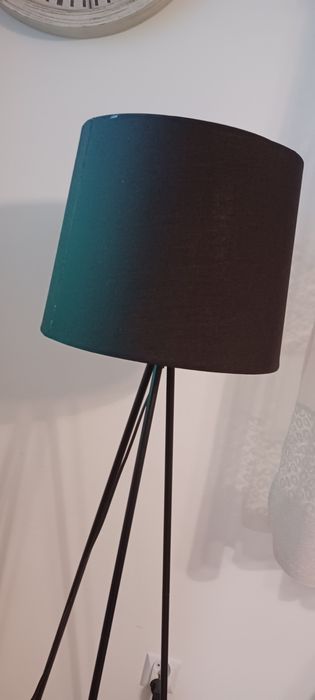 Lampa stojąca trójnóg