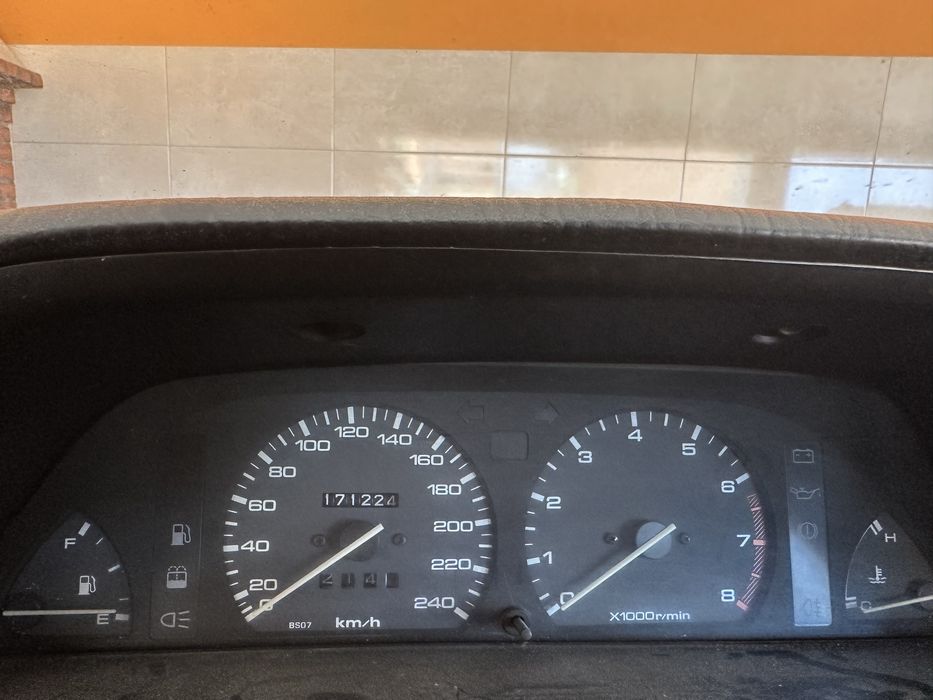 Mazda 323 1.3 a gasolina