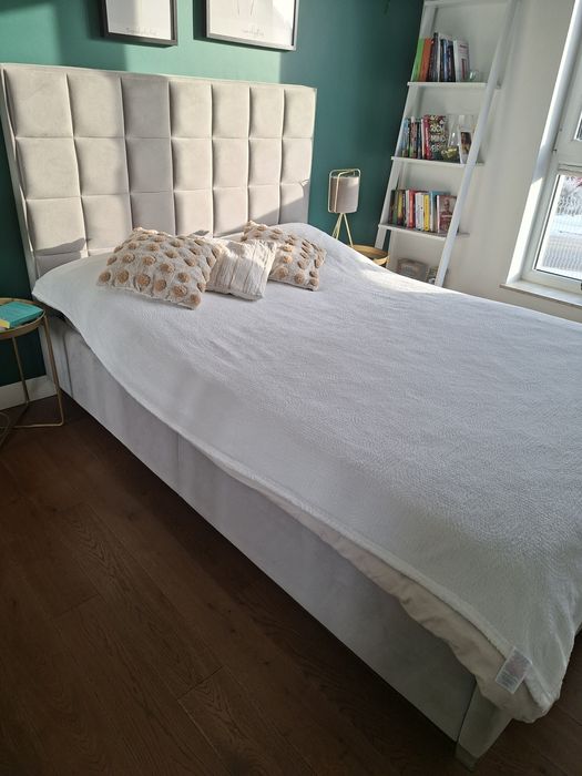 Łóżko tapicerowane