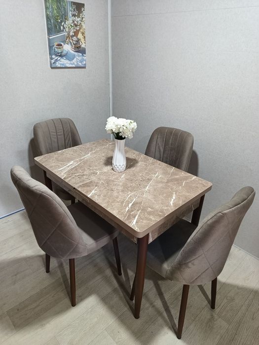 Стіл обідній кухонний + 4/6 стільців. Є гурт