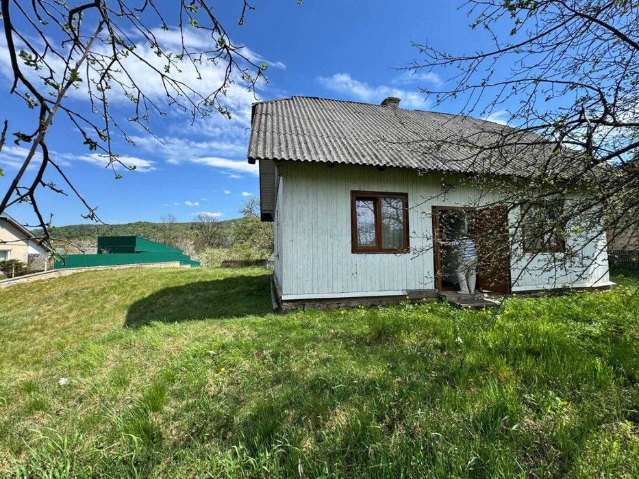 Продаж земельної ділянки з будинком в туристичній локації