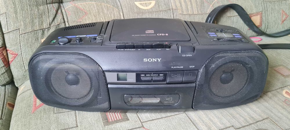 Radiomagnetofon z CD Sony
