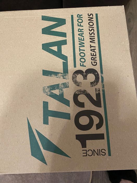 Продам берці нові