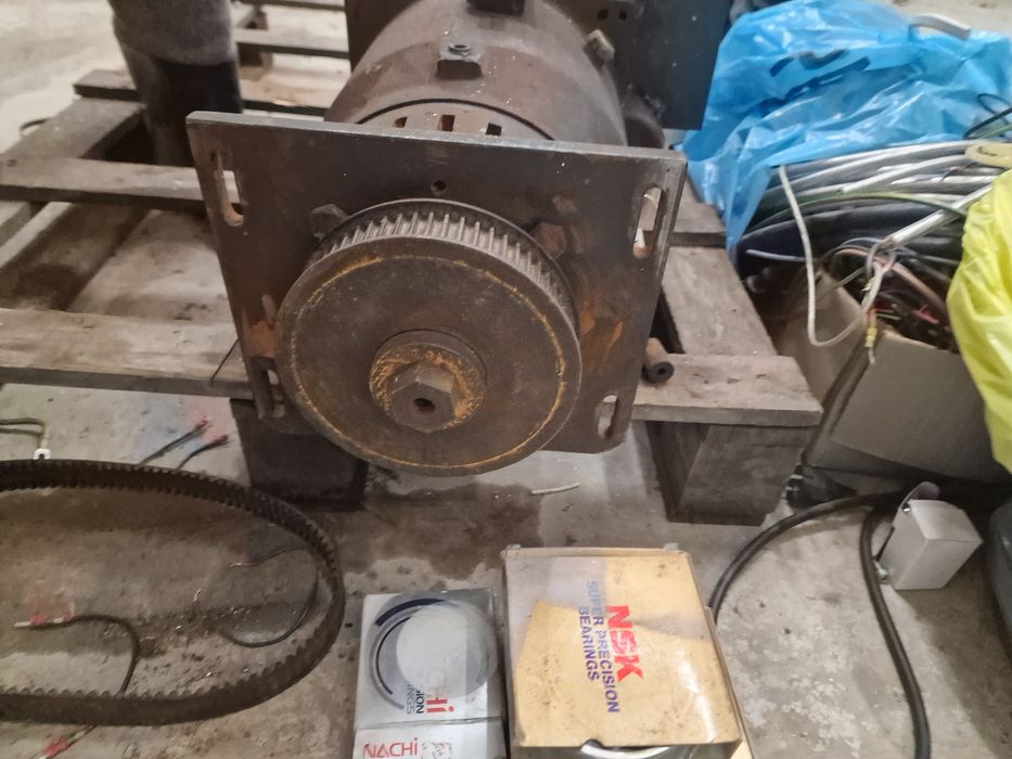 Silnik z przekładnią z frezaki bridgeport TNC3
