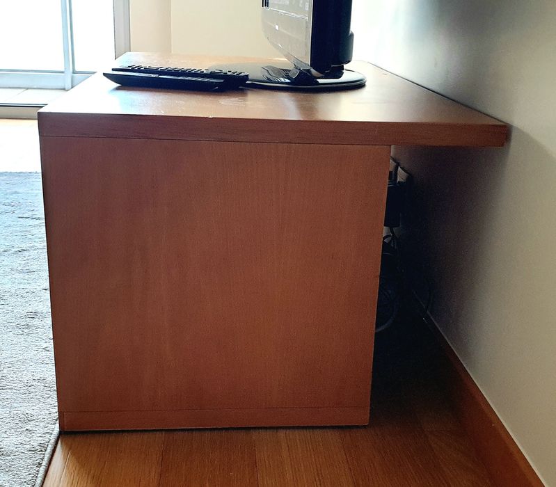 Móvel TV + Secretária + Móvel para livros