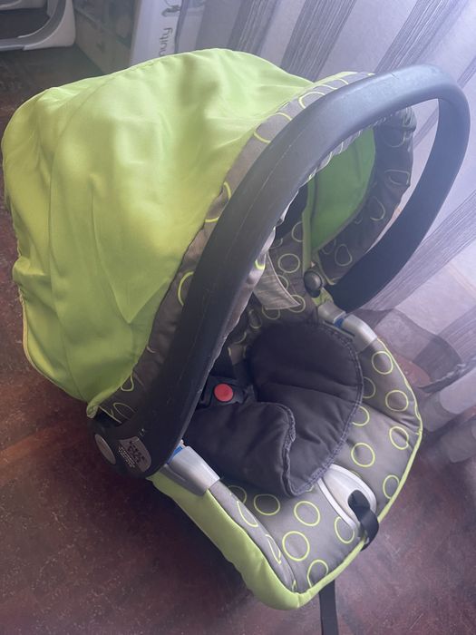 Ovo em bom estado verde e cinzento