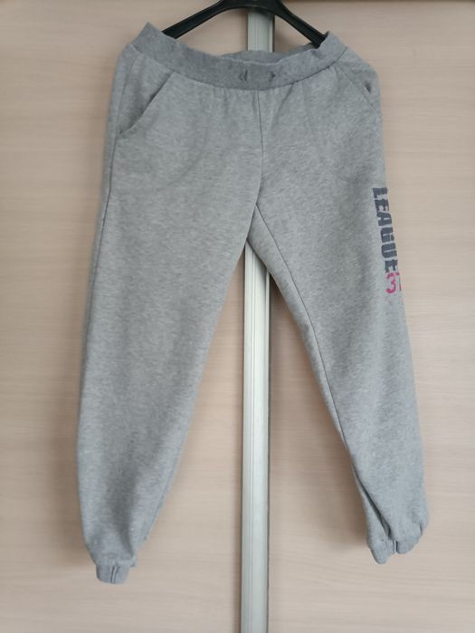 Spodnie dresowe rozmiar 140