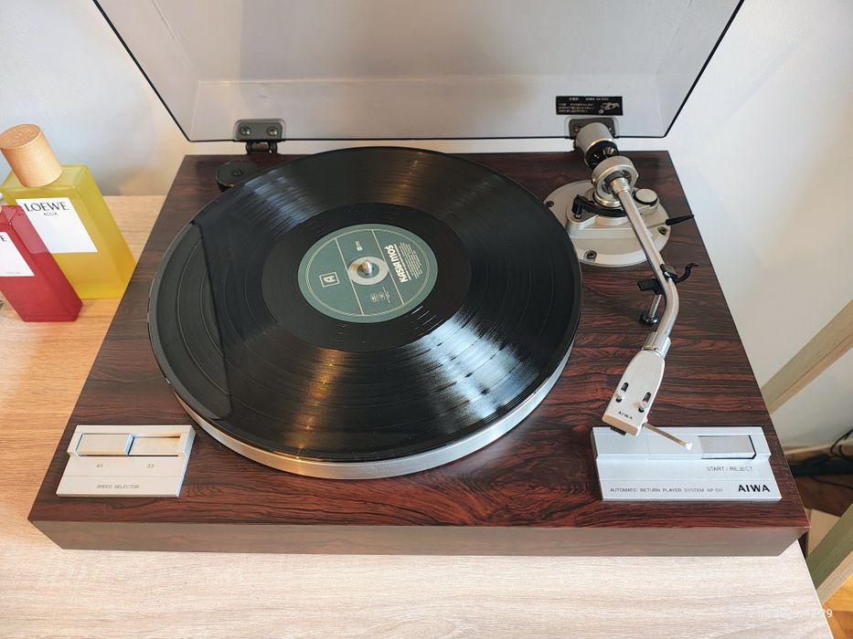 Gramofon Aiwa AP- D11