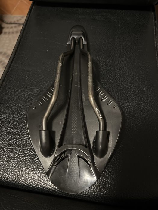 Selim bicicleta marca Fizik Arione R3