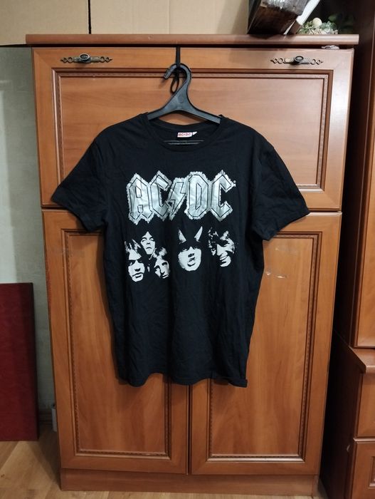 Одяг , футболка AC/DC.