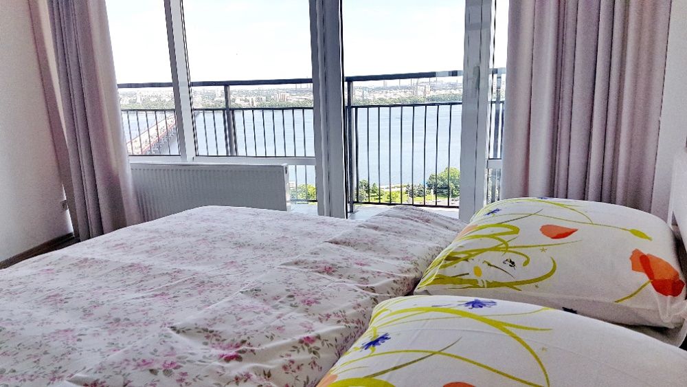 Премиум в Мост Сити, вид - река. Центр. Джакузи. 2к.  21 этаж. Балкон.