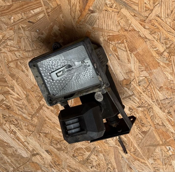 Lampa halogenowa z demontażu elewacji