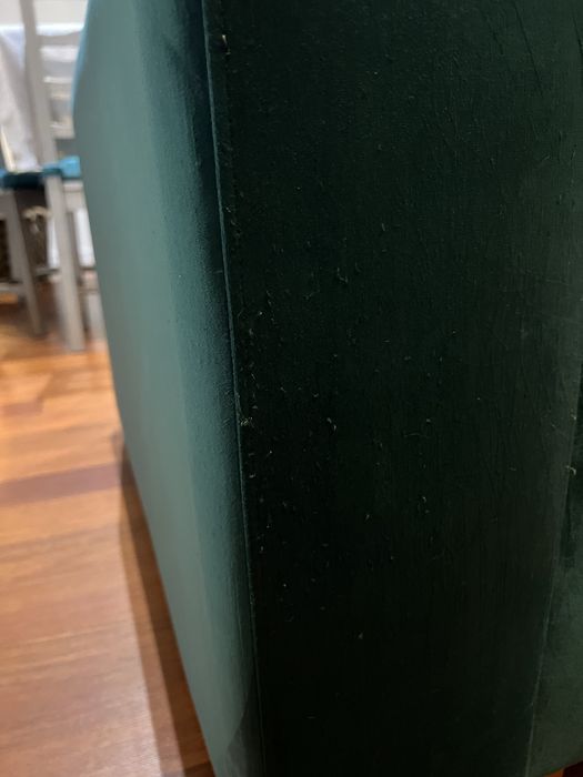 Sofá camurça 3 lugares