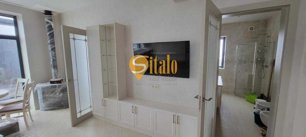 Сучасний будинок з ремонтом біля озера та Київських Карпат в Підгірцях