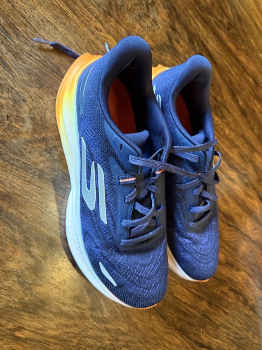 Skechers Aero Spark com placa de carbono