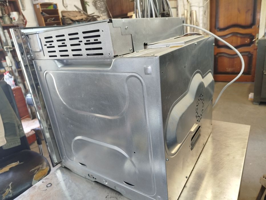 Духова шафа Miele H4710B.