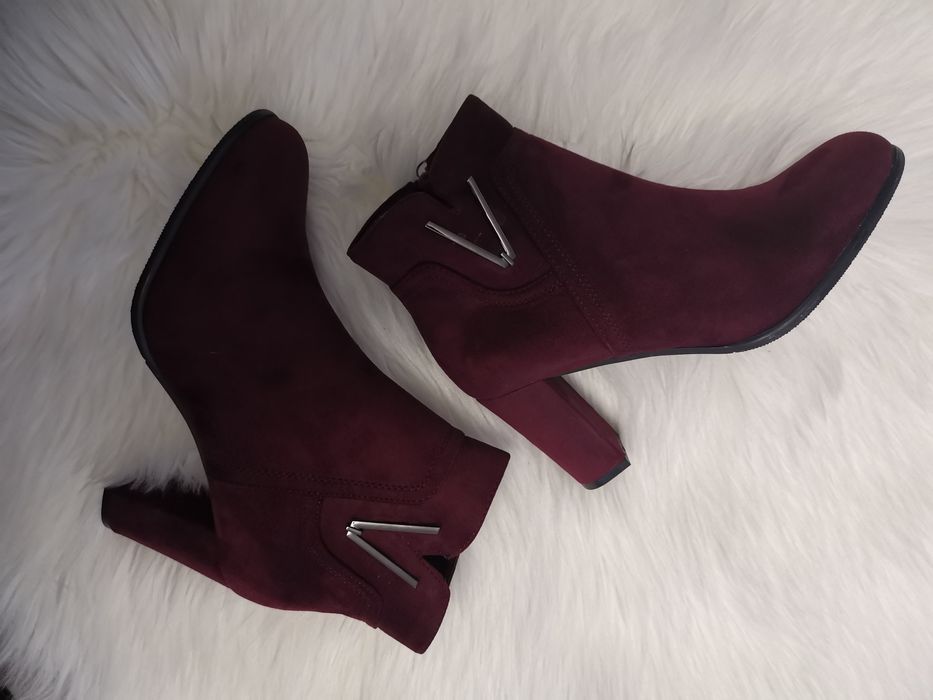 Botki w bordowym kolorze