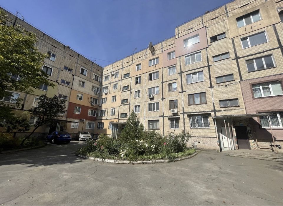 Продаж 4-кімнатної квартири