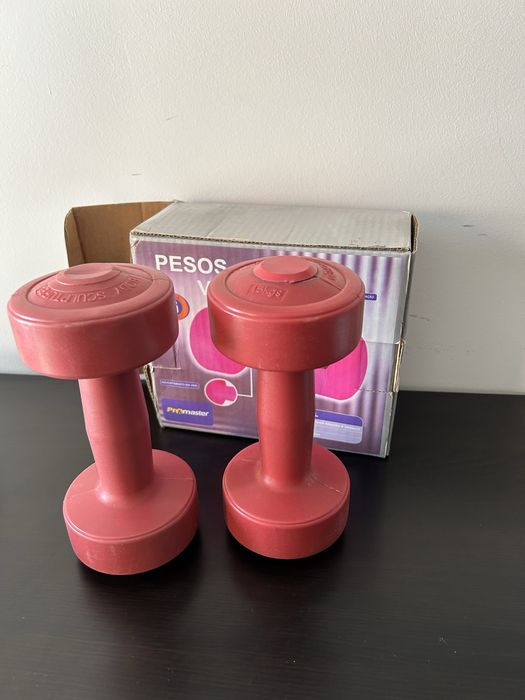 Halteres de 1.5kg e roda de abdominais