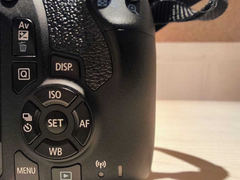 Canon EOS 1300D como nova - somente 7275 disparos + extras