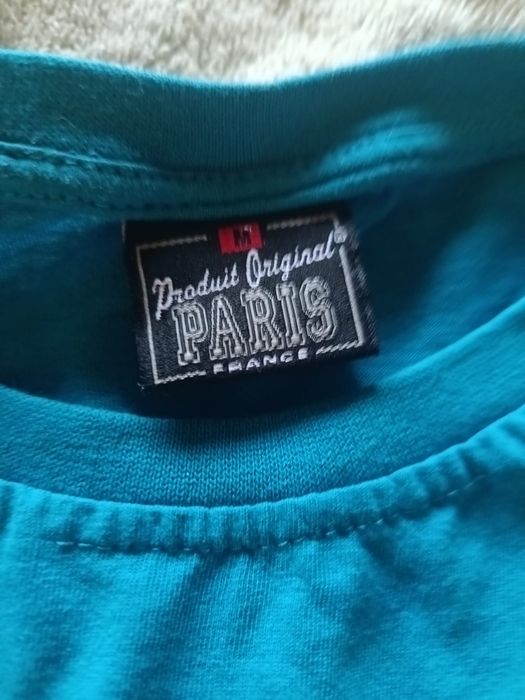 t shirt de homem azul turquesa com estampagem/ relevo alusivo a Paris France