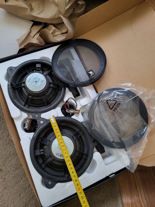 Динаміки в автомобіль