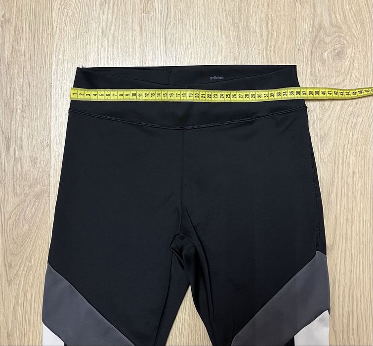 Фирменные спортивные штаны-лосины Adidas, размер М (44-46)