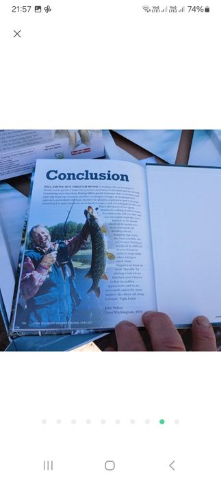 Набір DVD плюс книга для любителів риболовлі.