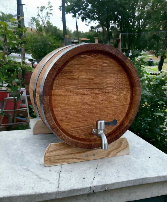 Бочки  дубовые бочка дубовая для алкоголя вина виски коняка самогона