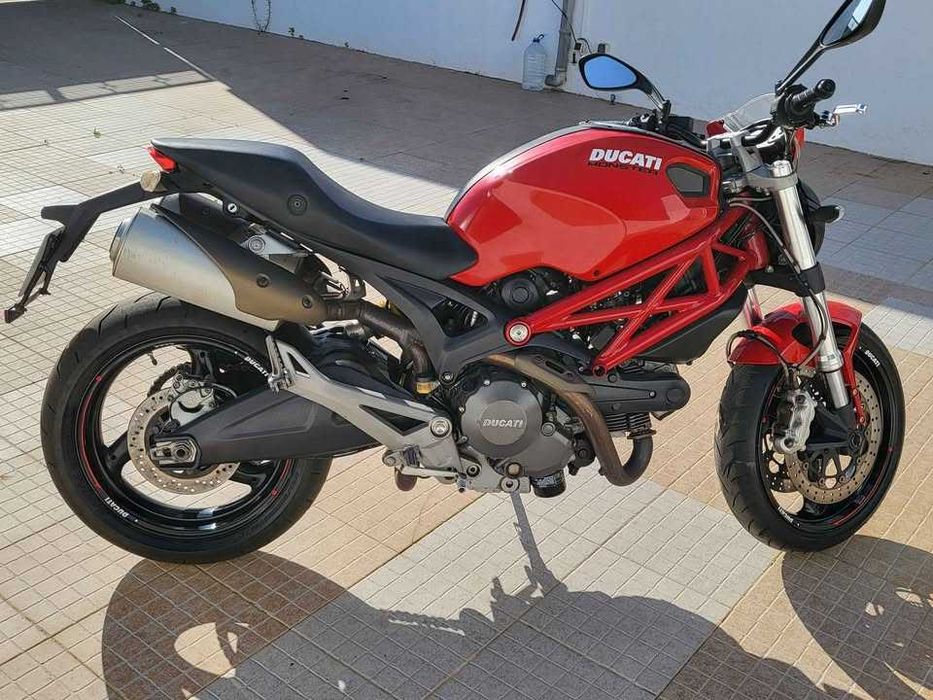 Ducati 696 Monster