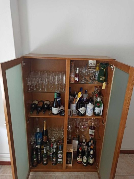 Sala de jantar ,muito bom estado.