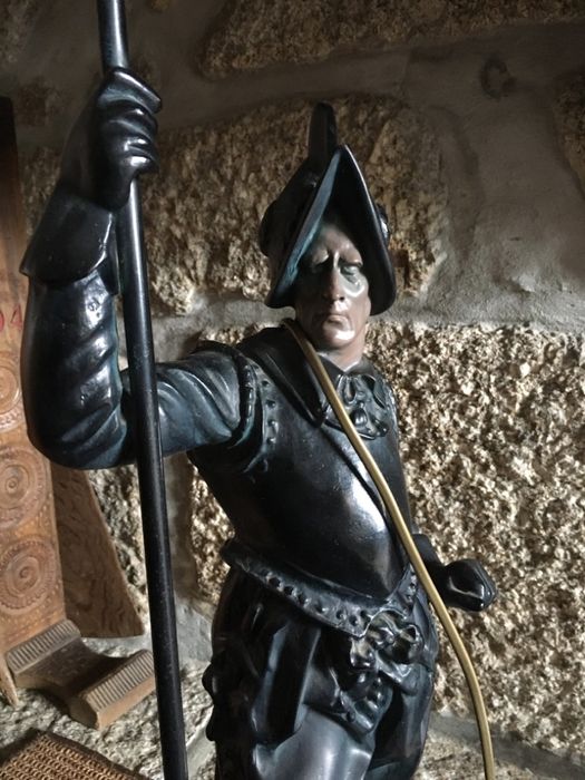 Candeeiro estátua em marfinite