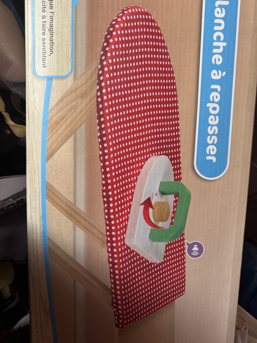 Деревʼяний утюг та дошка