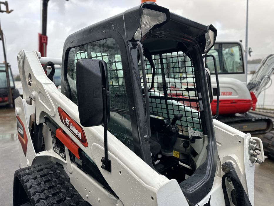 Mini pá-carregadora BOBCAT T590