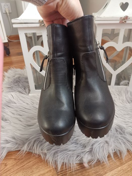 Buty jesienne damskie czarne workery na platformie 38,5