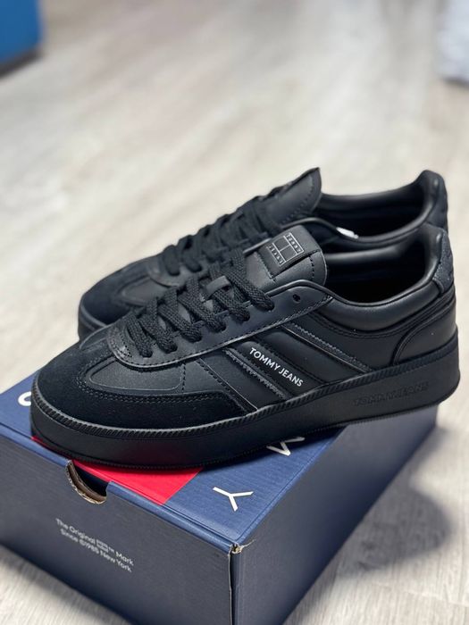 Продам женские кроссовки Tommy Hilfiger, размер 38