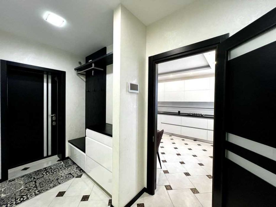 Продам 3 кімнатну квартиру з ремонтом по вул Відінська