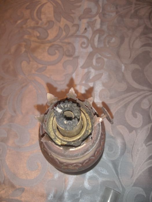 Lampa naftowa z epoki PRL-u