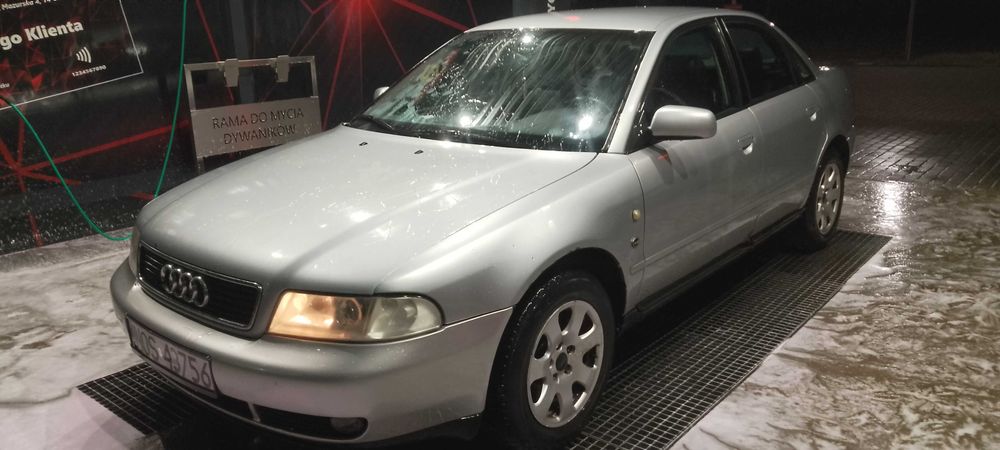 Audi a4  1.8 gaz  125KM